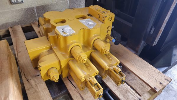 Caterpillar 212-8712 CONTROL VALVE - Imagen 2