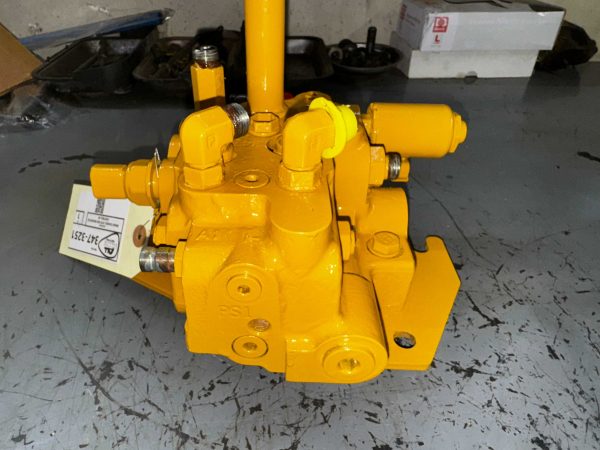 Caterpillar 347-3251 MANIFOLD GP-CONTROL -BRAKE CHARGE, HYD FAN CONTROL - Image 2